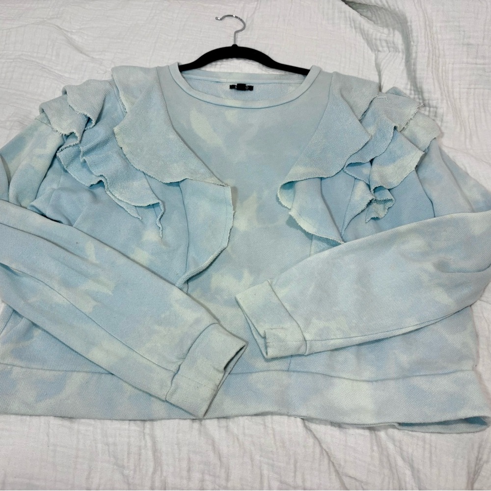 🏆Women’s LG BUFFALO ruffled sweater